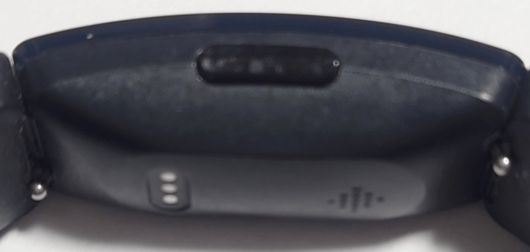 Fitbit Inspire 左側面
