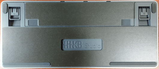 HHKB Studio に HHKB Studio専用キューシンマット KMG-ST を張り付けた状態