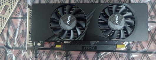 MSI の GeForce RTX 3050 LP 6G ロープロファイルブラケット取り付け後1