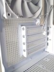 ASUS Prime AP201 MicroATX Case リア内側から PCIスロットの様子
