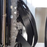 マザーボードの ATX_PWR1 のコネクタに電顕ケーブルを接続する