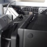 マザーボードの CPU_PWR1 のコネクタ (左が CPU_PWR1, 右は CPU_PWR2)