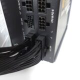 電源ユニットの CPU&PCI-E のコネクタに接続
