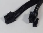 グラフィックカードの補助電源には PCIe と書かれているケーブルを使用する。6+2ピンなのでくっつけて 8ピンで使用