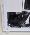 ハードディスク取り付け後、右側面から