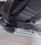 電源ケーブルのチェーンの途中のコネクタをハードディスクに接続する