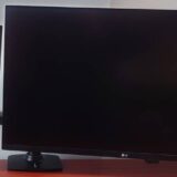 32UR500K-B と Amazon ベーシックモニターアーム